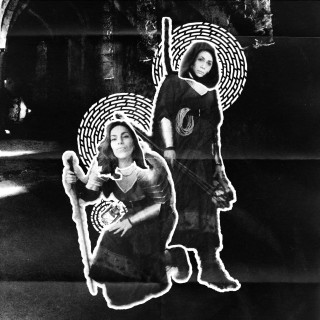 Stemmer fra Graven feat. hun R